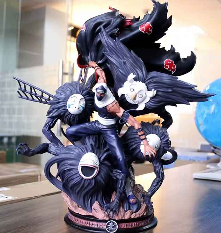 Figura Akatsuki Kakuzu Naruto Shippuden 44cm con máscaras de chakra y base decorativa