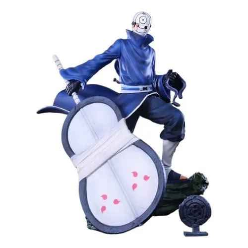 Figura Obito Uchiha Tobi Naruto Shippuden 28cm con máscara espiral naranja en pose de combate