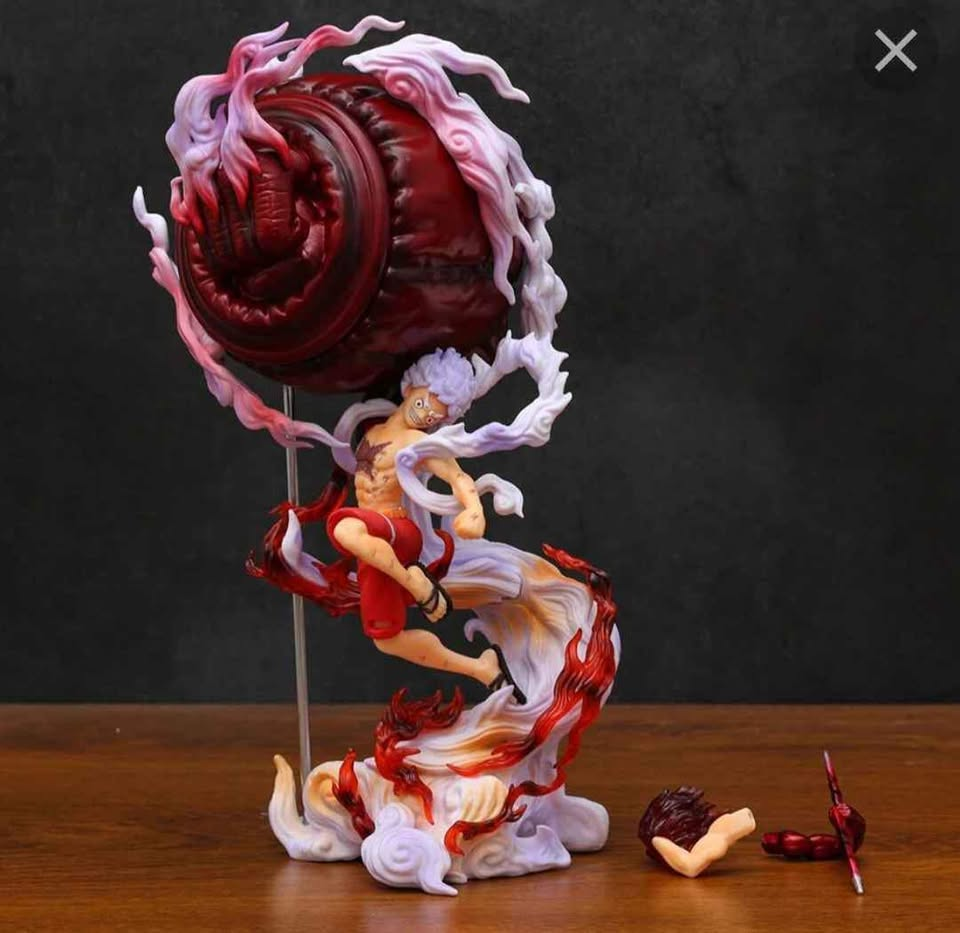 Figura One Piece Gear 5 Luffy Nika 32cm con efectos de llamas y figura de Kaido caído