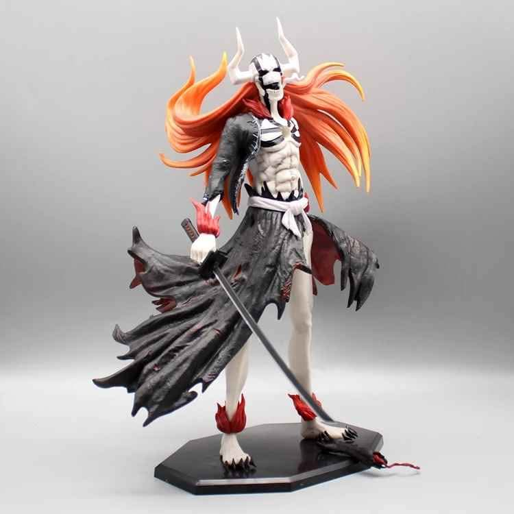 Figura Ichigo Kurosaki Vasto Lorde Bleach 34cm con máscara blanca, cabello naranja y katana sobre base hexagonal negra